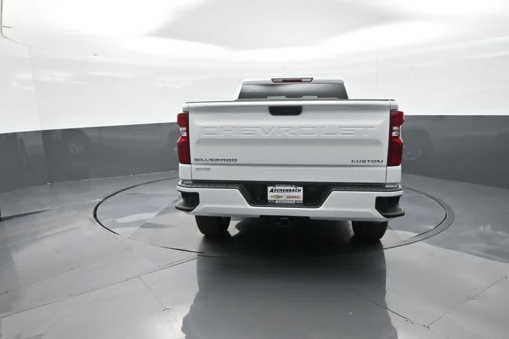 2026 Chevrolet Silverado 1500 4WD Crew Cab Standard Bed Custom