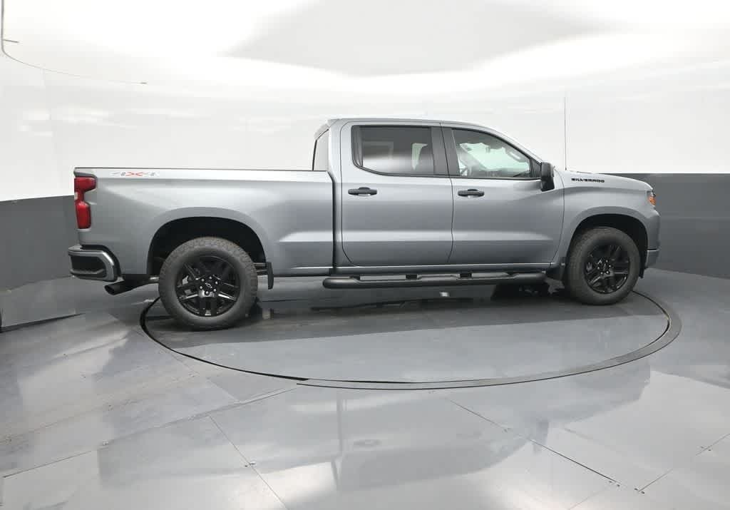 2026 Chevrolet Silverado 1500 4WD Crew Cab Standard Bed Custom