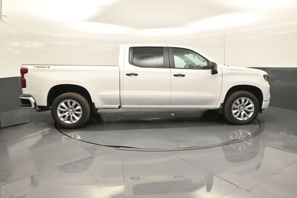 2026 Chevrolet Silverado 1500 4WD Crew Cab Standard Bed Custom