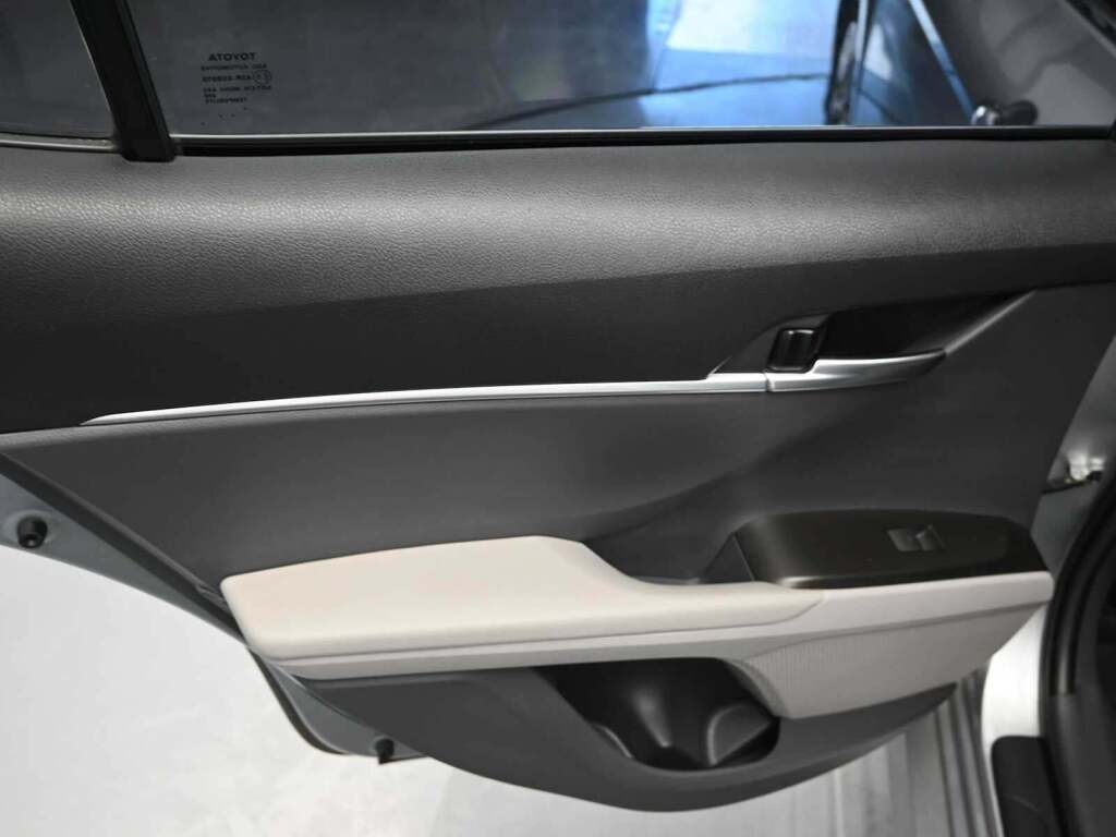 2021 Toyota Camry LE Hybrid