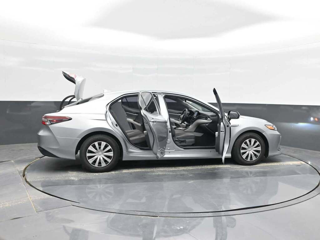 2021 Toyota Camry LE Hybrid