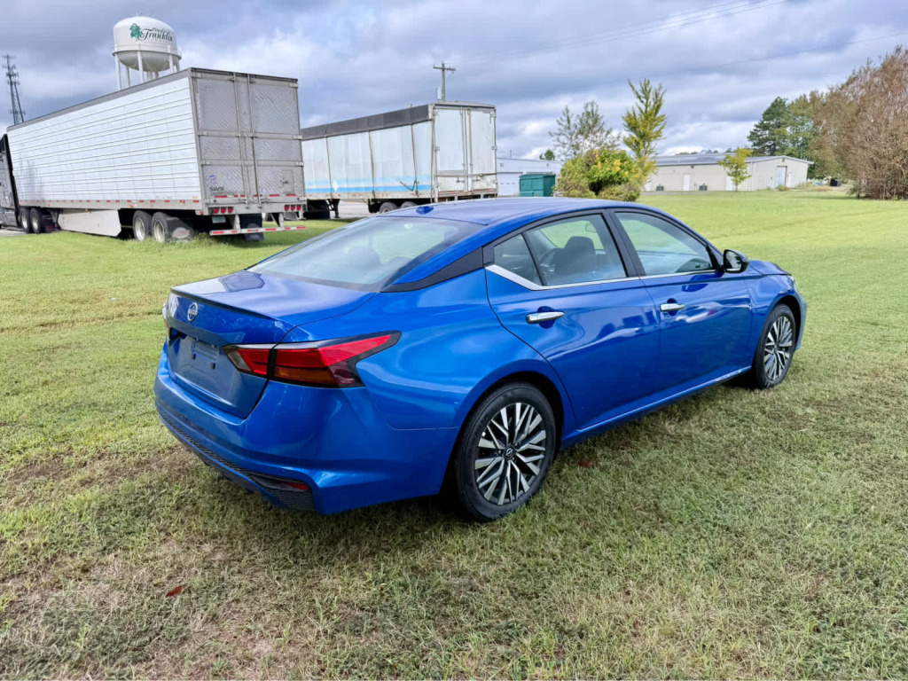 2025 Nissan Altima SV FWD