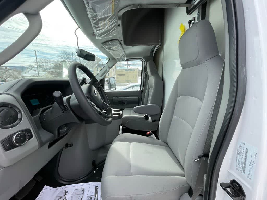 2024 Ford E-450 Cutaway 