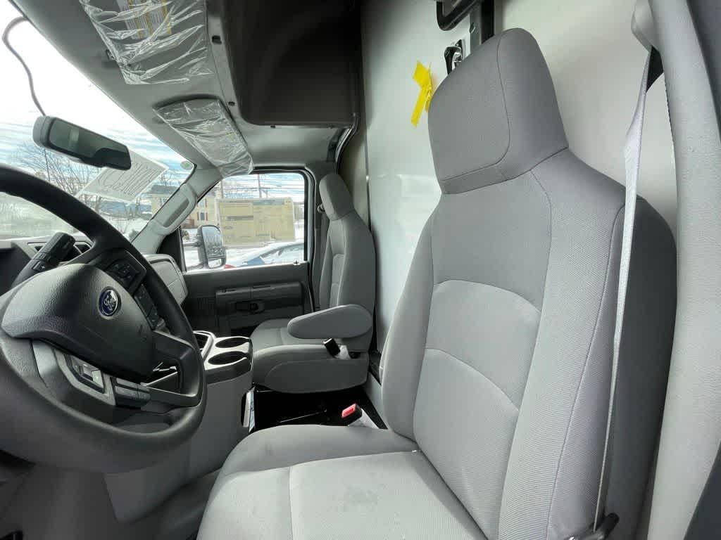 2024 Ford E-450 Cutaway 