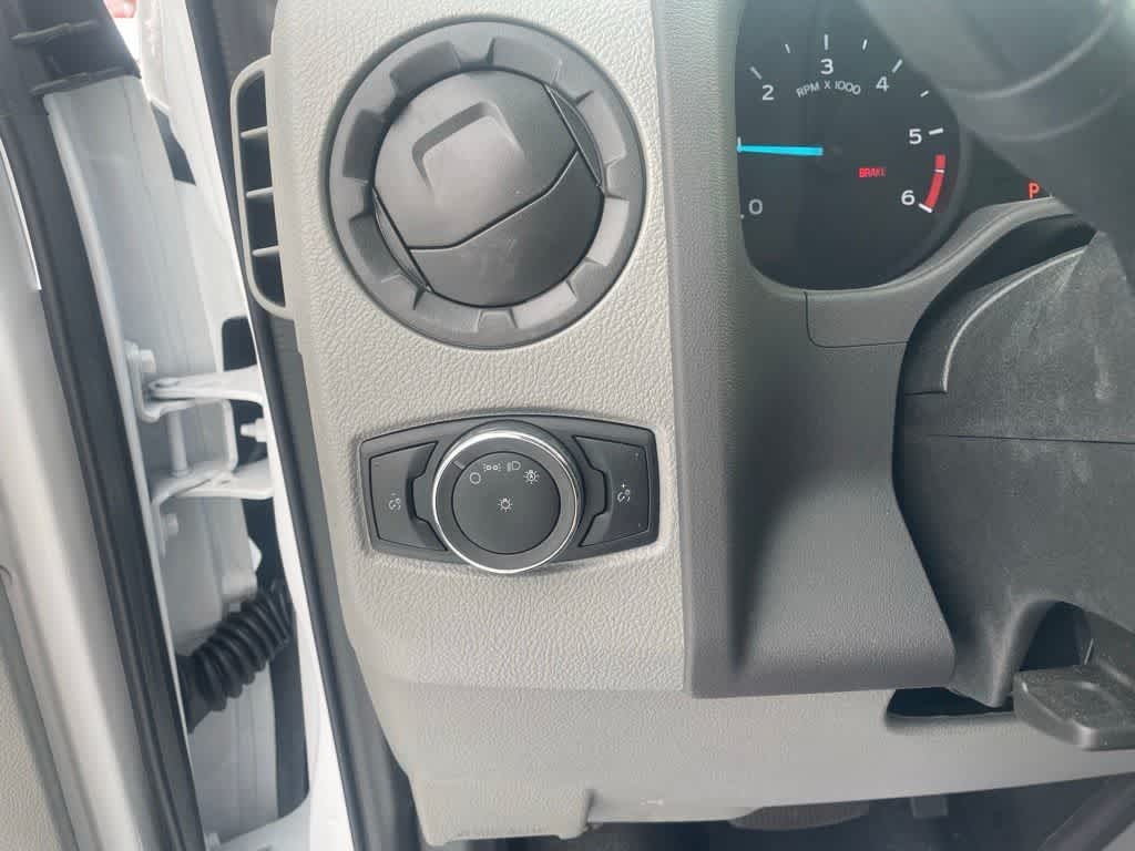 2024 Ford E-450 Cutaway 