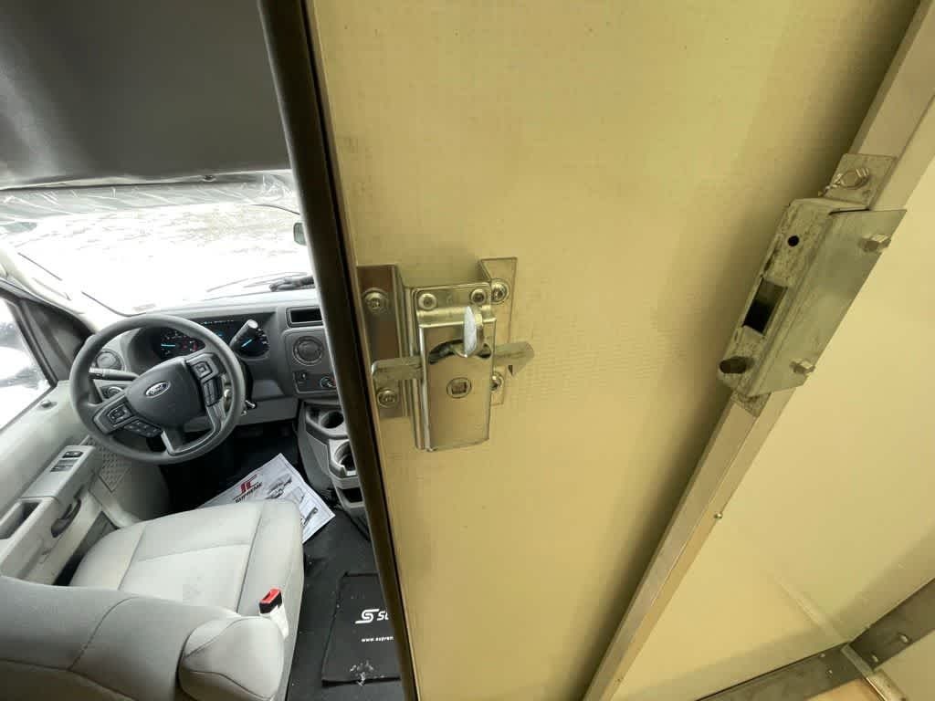 2024 Ford E-450 Cutaway 