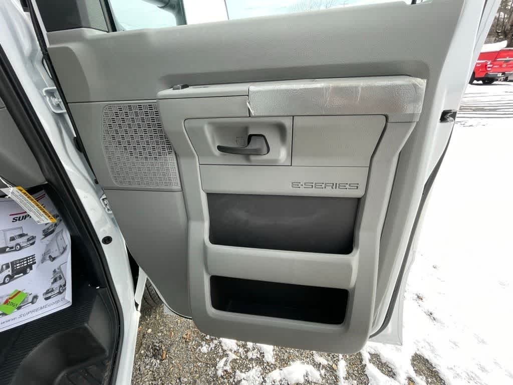 2024 Ford E-450 Cutaway 