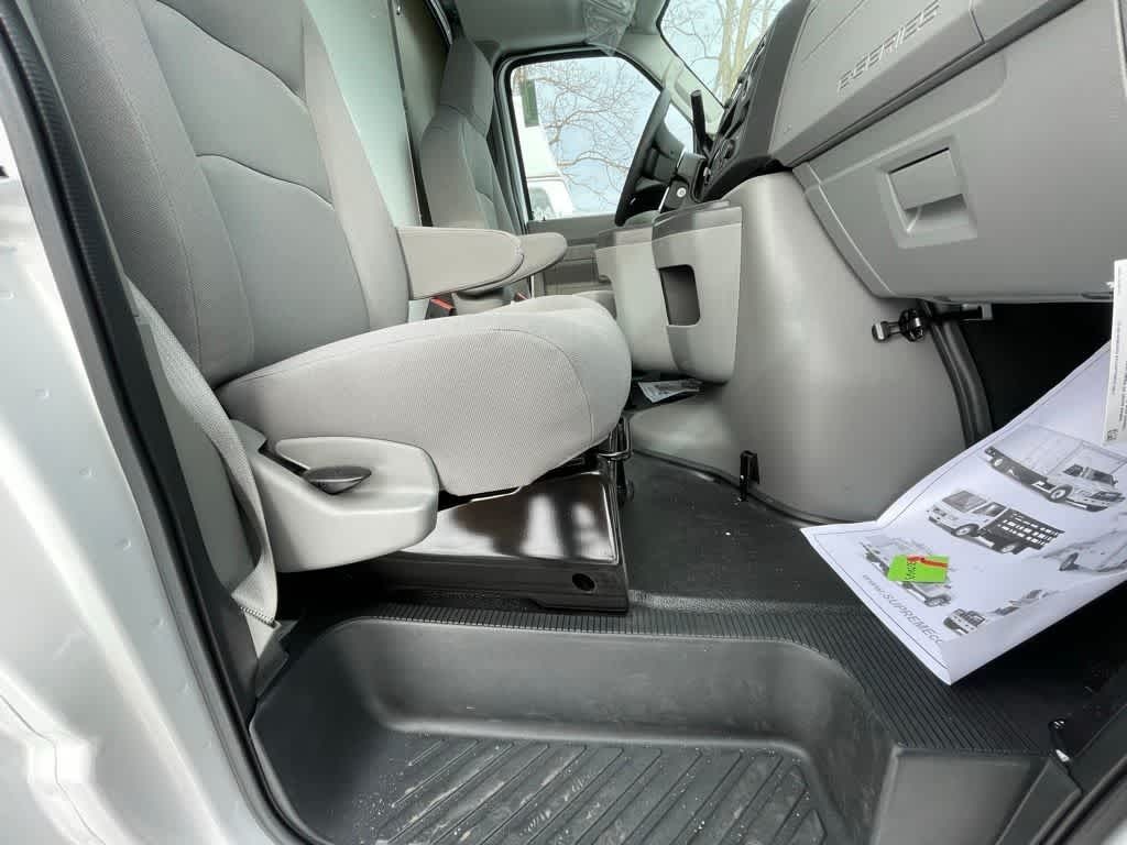 2024 Ford E-450 Cutaway 