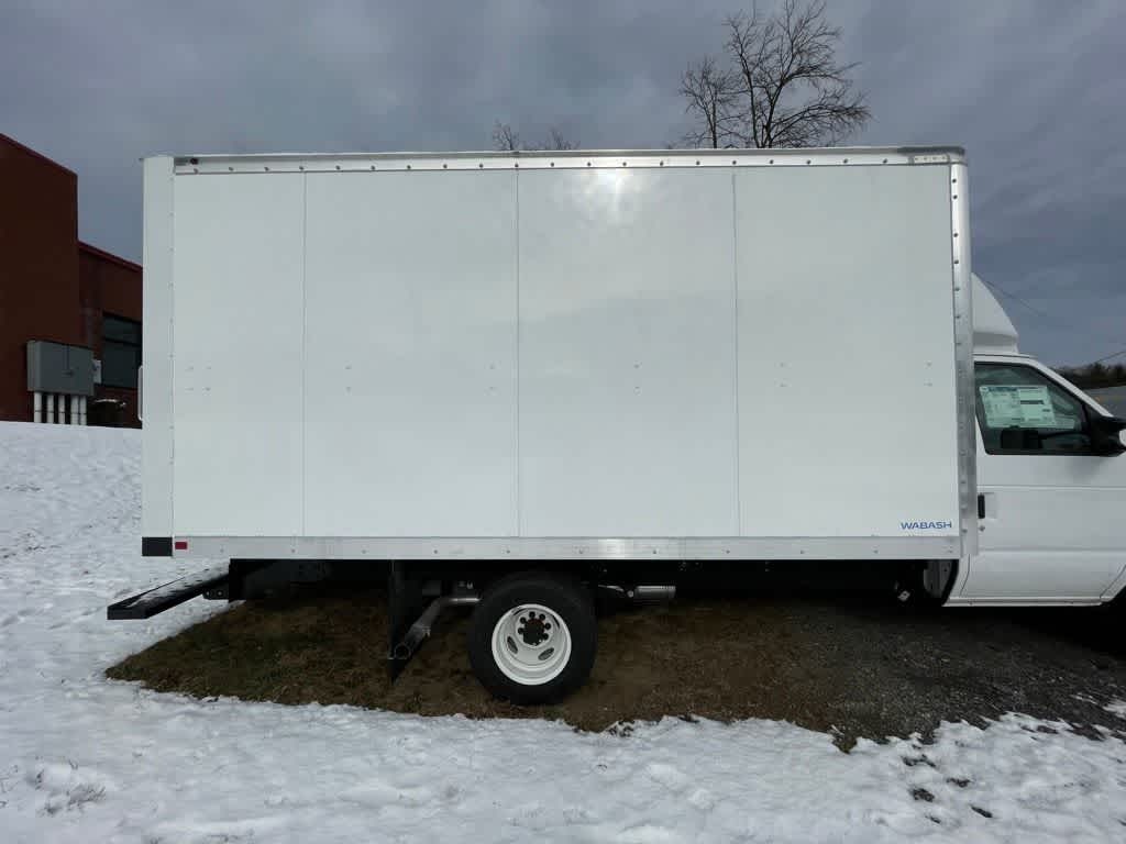 2024 Ford E-450 Cutaway 