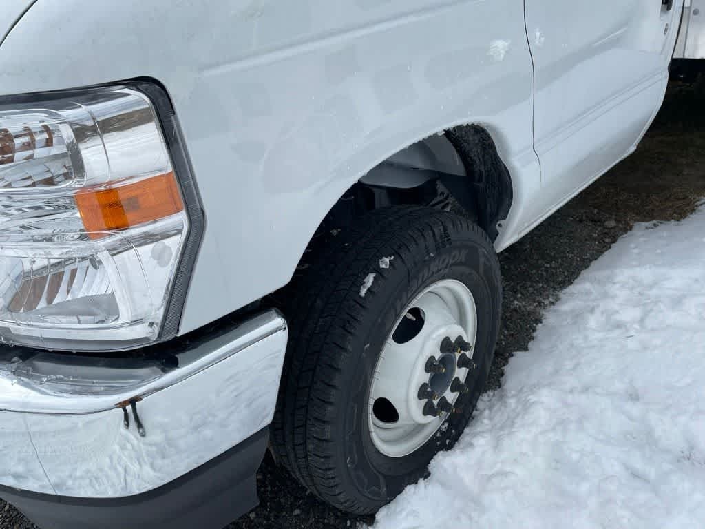 2024 Ford E-450 Cutaway 