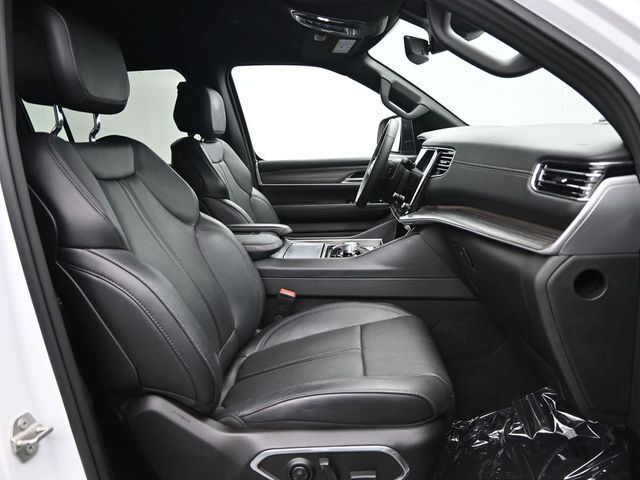 2023 Jeep Wagoneer L Series III 4x2