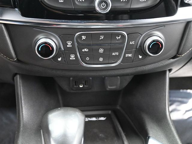 2022 Chevrolet Traverse AWD LT Leather