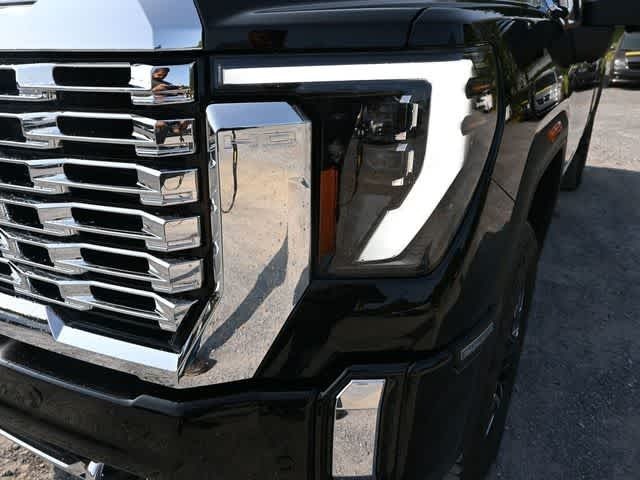 2025 GMC Sierra 2500HD 4WD Crew Cab Standard Bed Denali