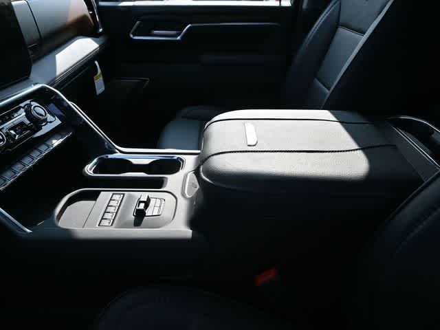 2025 GMC Sierra 2500HD 4WD Crew Cab Standard Bed Denali