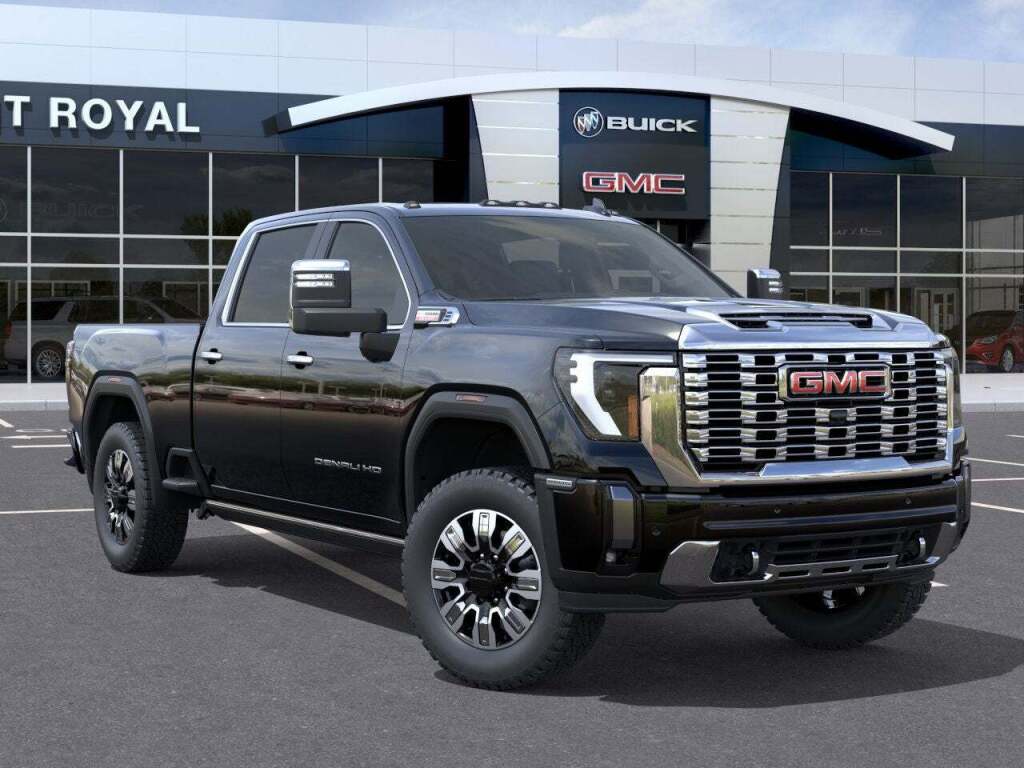 2025 GMC Sierra 2500HD 4WD Crew Cab Standard Bed Denali