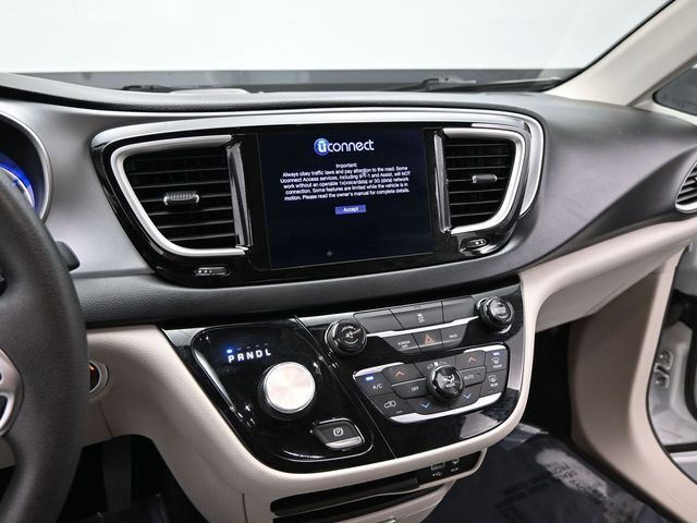 2017 Chrysler Pacifica Hybrid Touring Plus