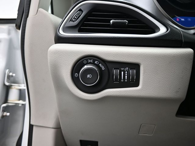 2017 Chrysler Pacifica Hybrid Touring Plus