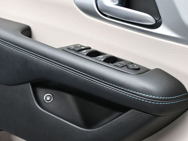 2017 Chrysler Pacifica Hybrid Touring Plus