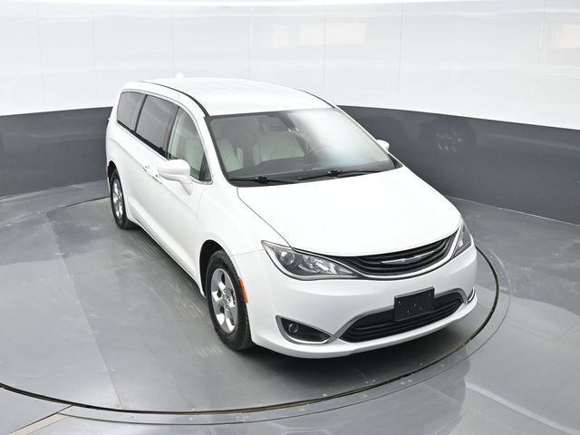2017 Chrysler Pacifica Hybrid Touring Plus