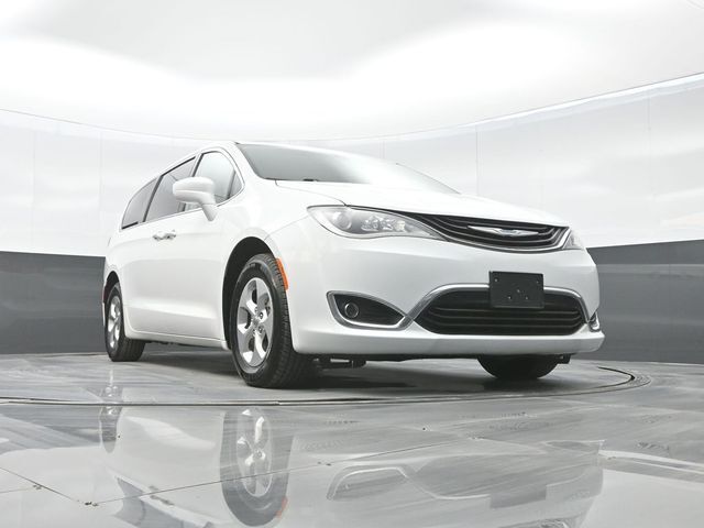 2017 Chrysler Pacifica Hybrid Touring Plus