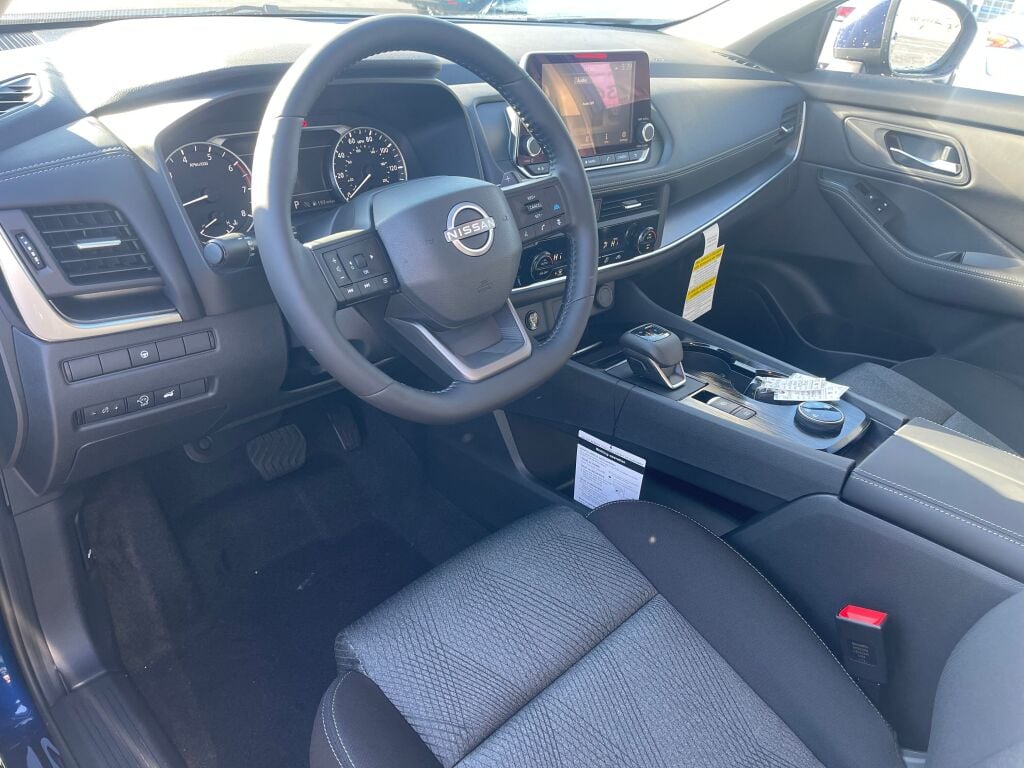 Used 2026 Deep Ocean Blue Pearl Nissan SV image 7