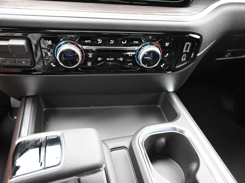 2026 GMC Sierra 1500 Crew Cab, Short Bed, SLT, 4WD