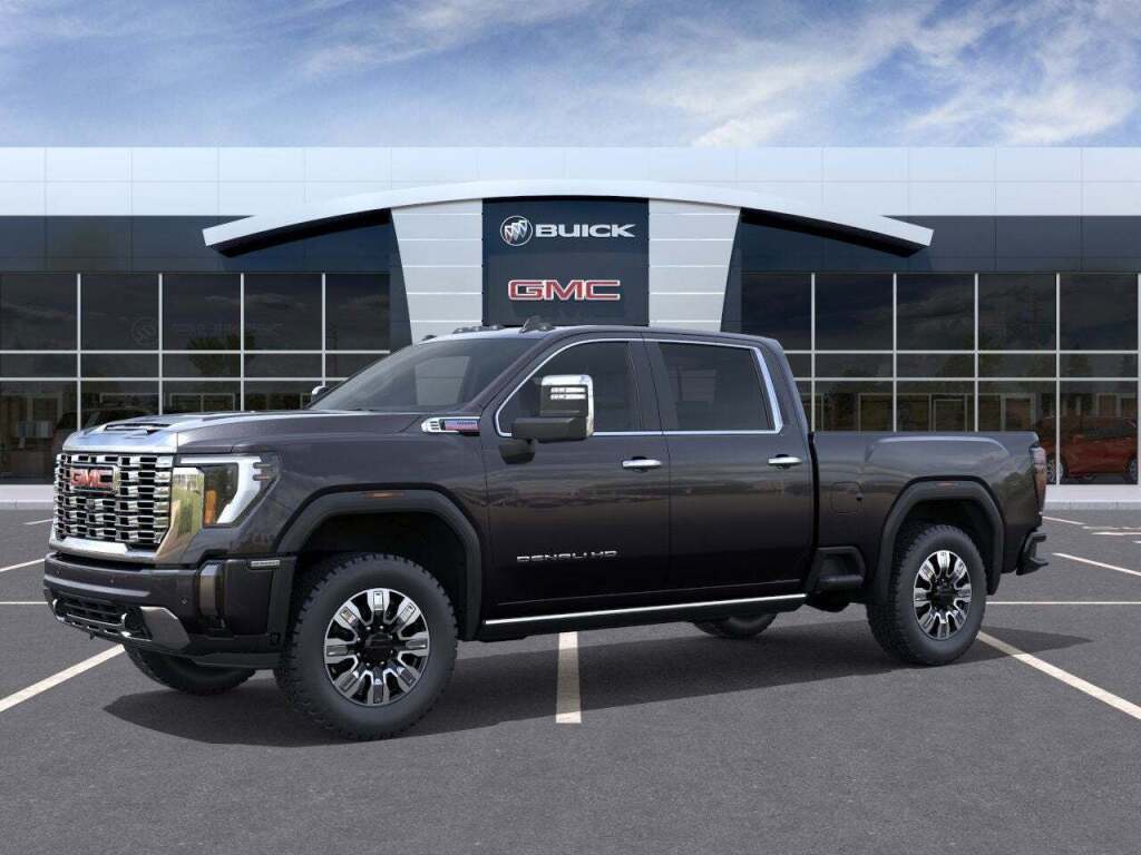 2025 GMC Sierra 2500HD 4WD Crew Cab Standard Bed Denali