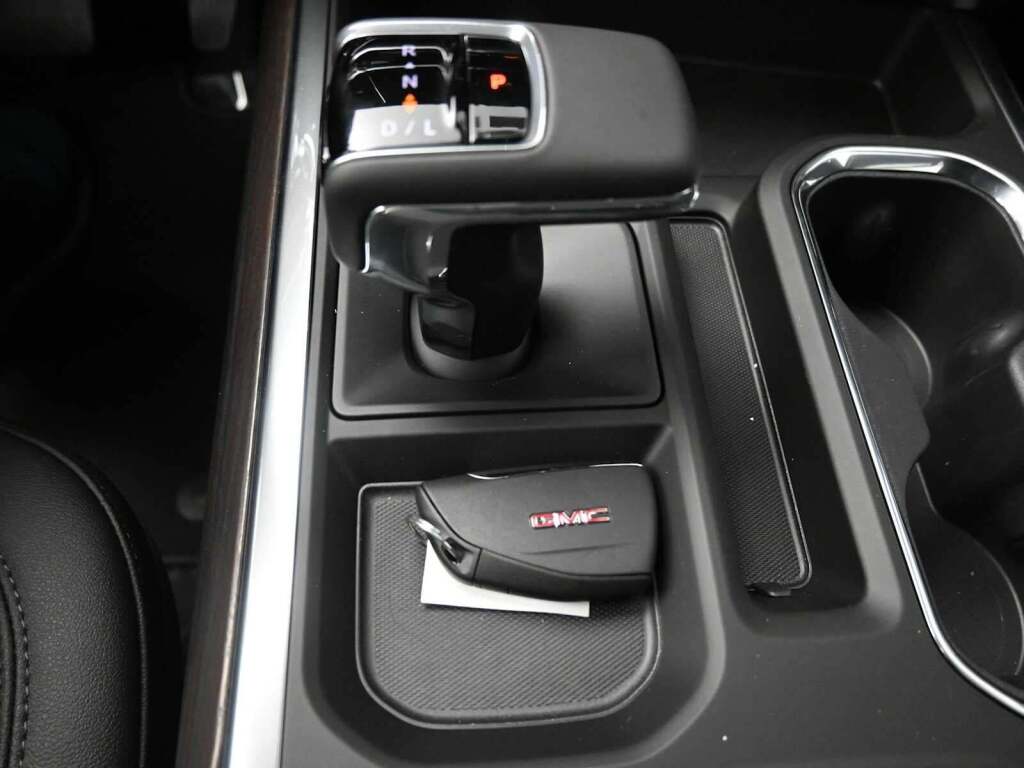 2026 GMC Sierra 1500 Crew Cab, Standard Bed, SLT, 4WD