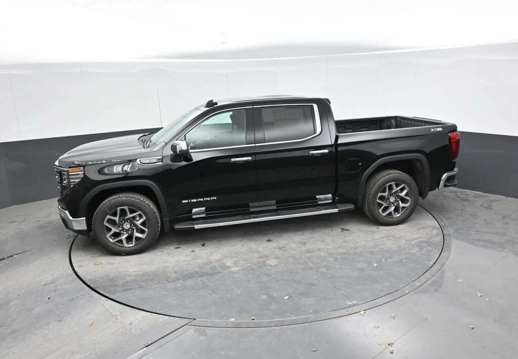 2026 GMC Sierra 1500 Crew Cab, Short Bed, SLT, 4WD
