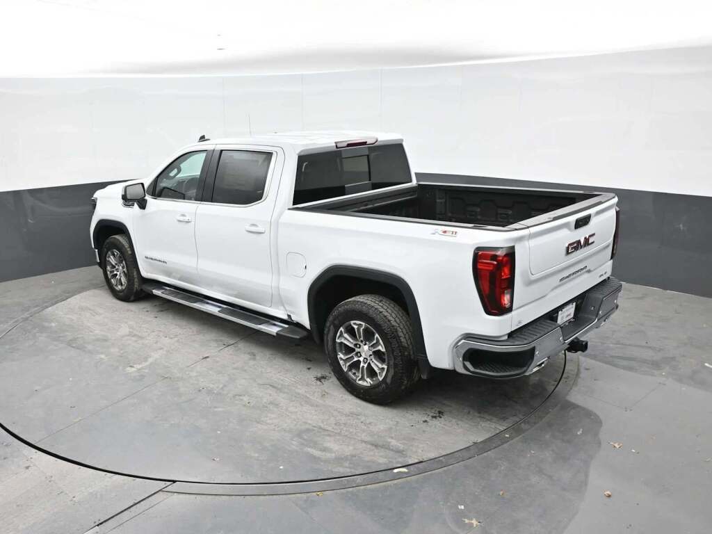 2026 GMC Sierra 1500 Crew Cab, Short Bed, SLE, 4WD