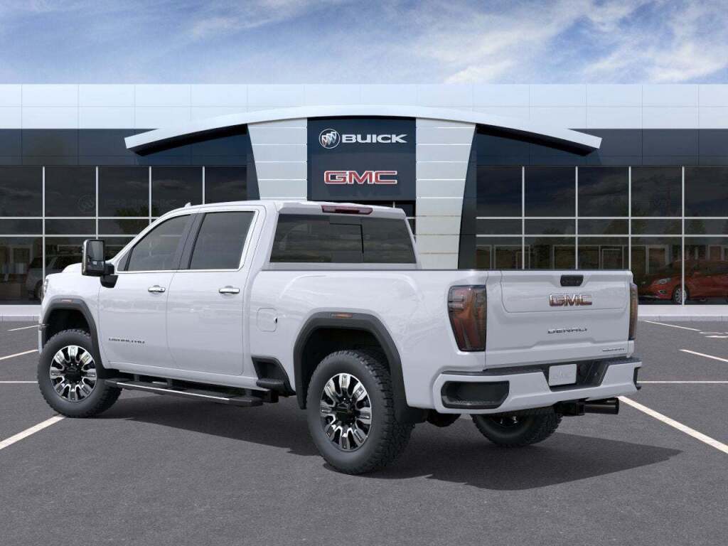 2025 GMC Sierra 2500HD 4WD Crew Cab Standard Bed Denali