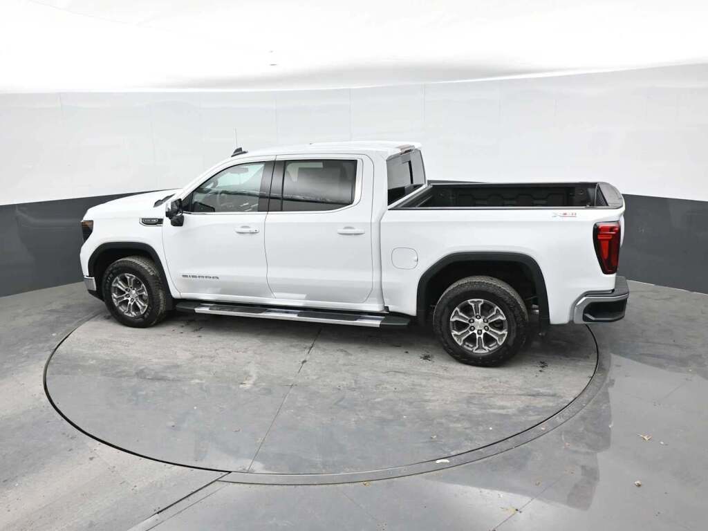 2026 GMC Sierra 1500 Crew Cab, Short Bed, SLE, 4WD