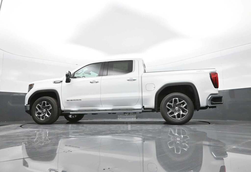 2026 GMC Sierra 1500 Crew Cab, Short Bed, SLT, 4WD