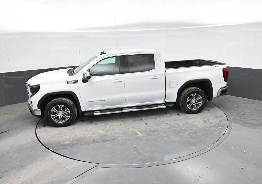 2026 GMC Sierra 1500 Crew Cab, Short Bed, SLE, 4WD