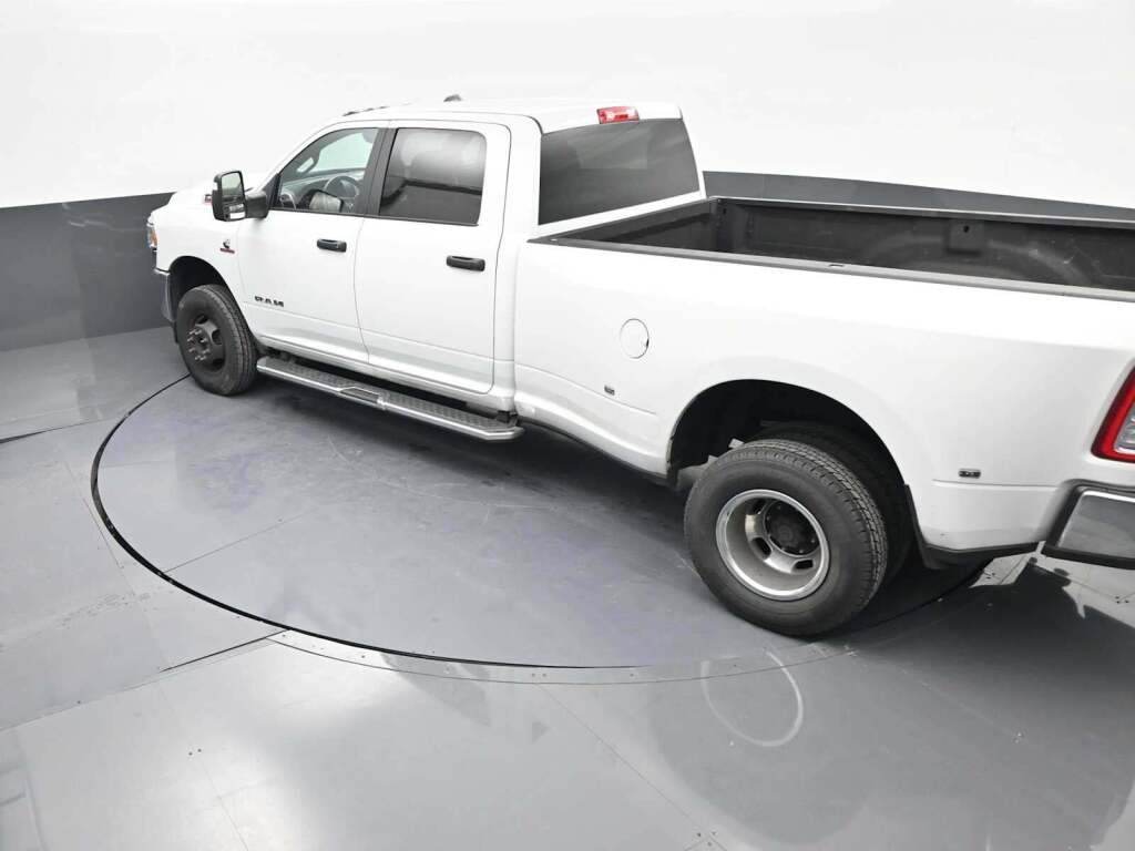 2024 Ram 3500 Big Horn Crew Cab 4x4 8' Box