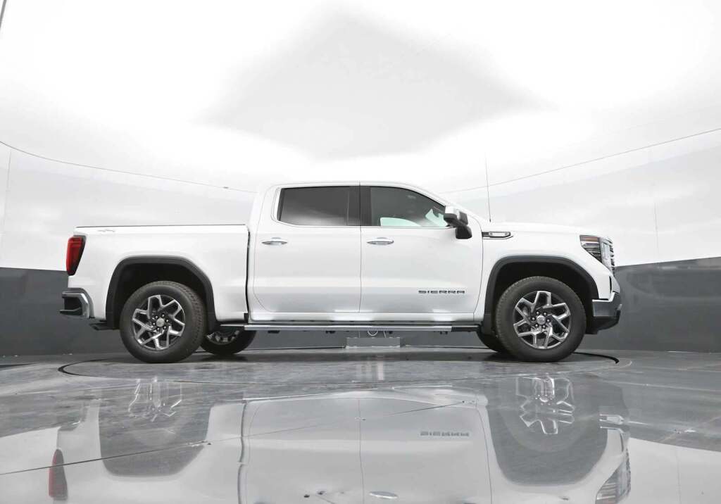 2026 GMC Sierra 1500 Crew Cab, Short Bed, SLT, 4WD