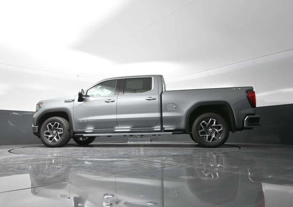 2026 GMC Sierra 1500 Crew Cab, Standard Bed, SLT, 4WD