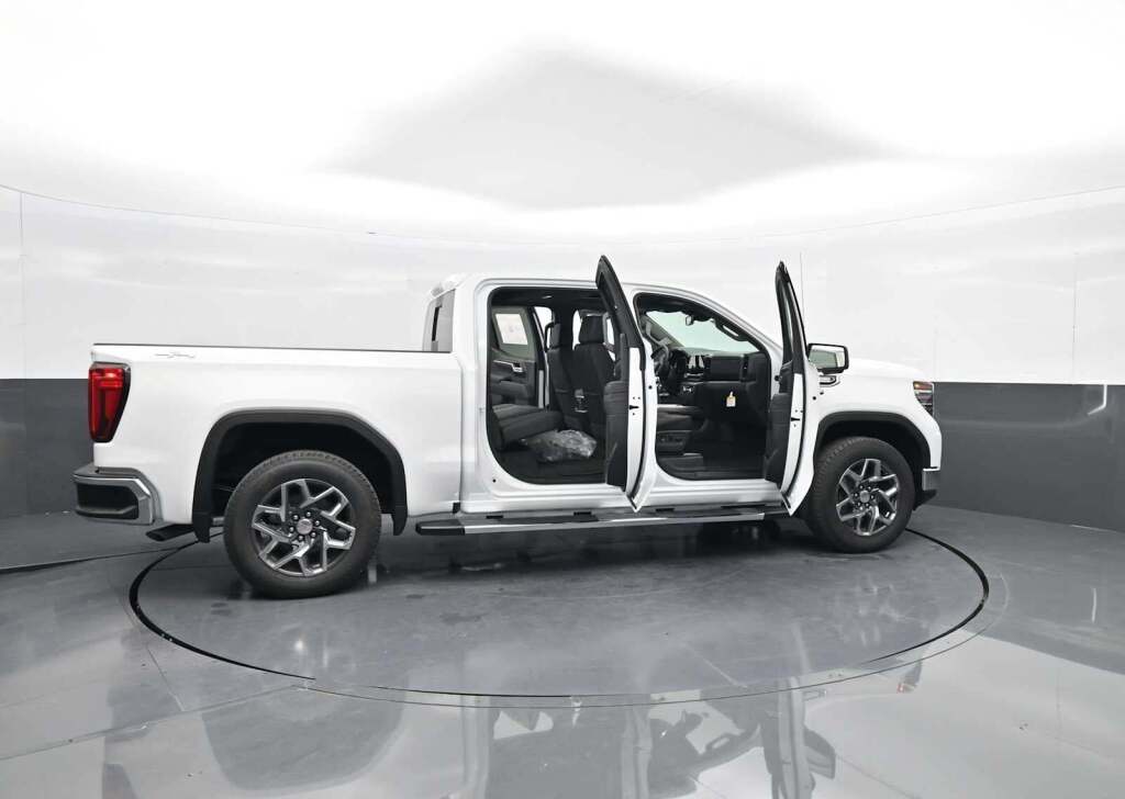2026 GMC Sierra 1500 Crew Cab, Short Bed, SLT, 4WD