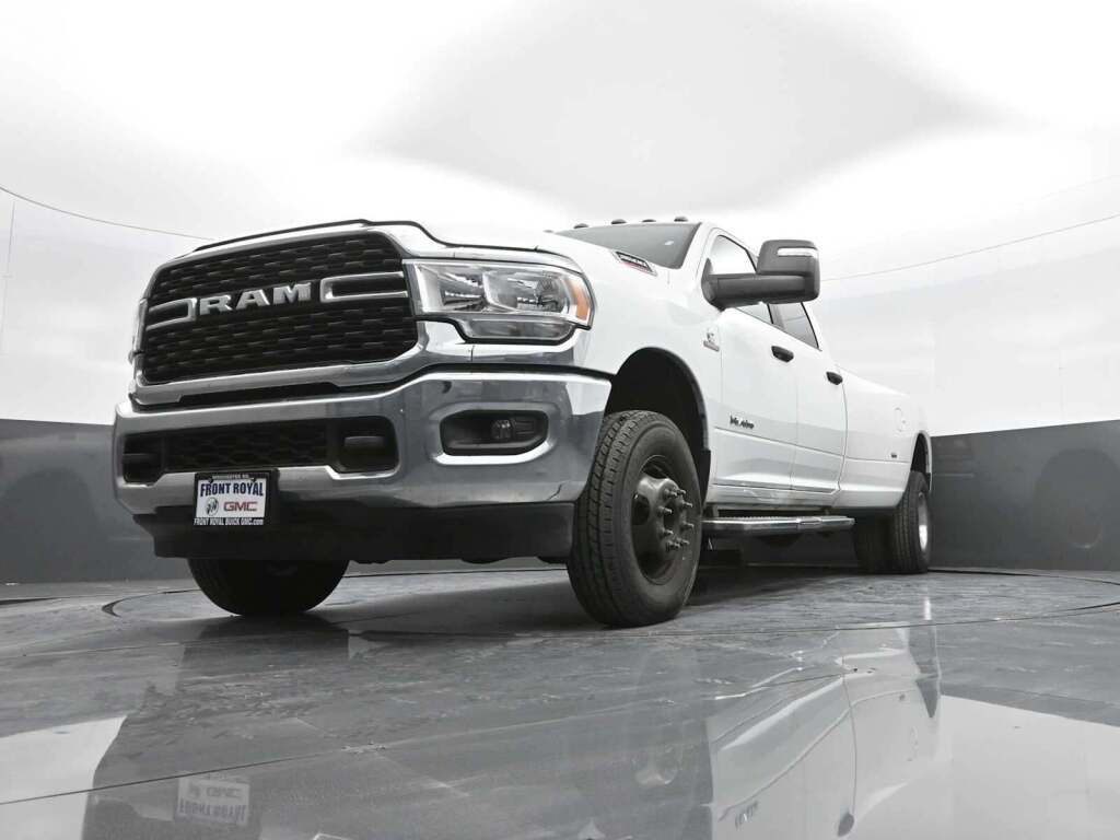 2024 Ram 3500 Big Horn Crew Cab 4x4 8' Box