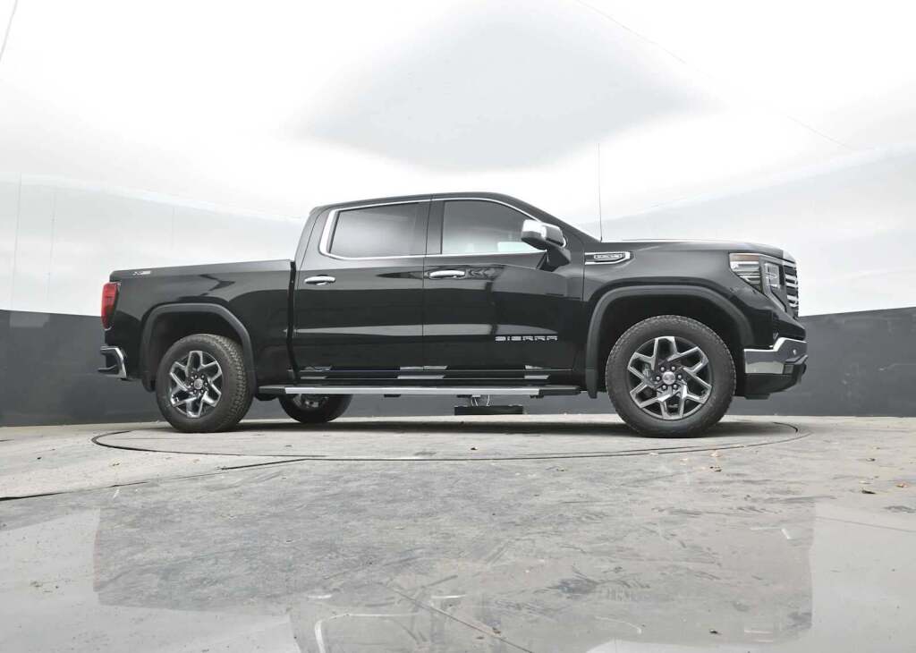 2026 GMC Sierra 1500 Crew Cab, Short Bed, SLT, 4WD