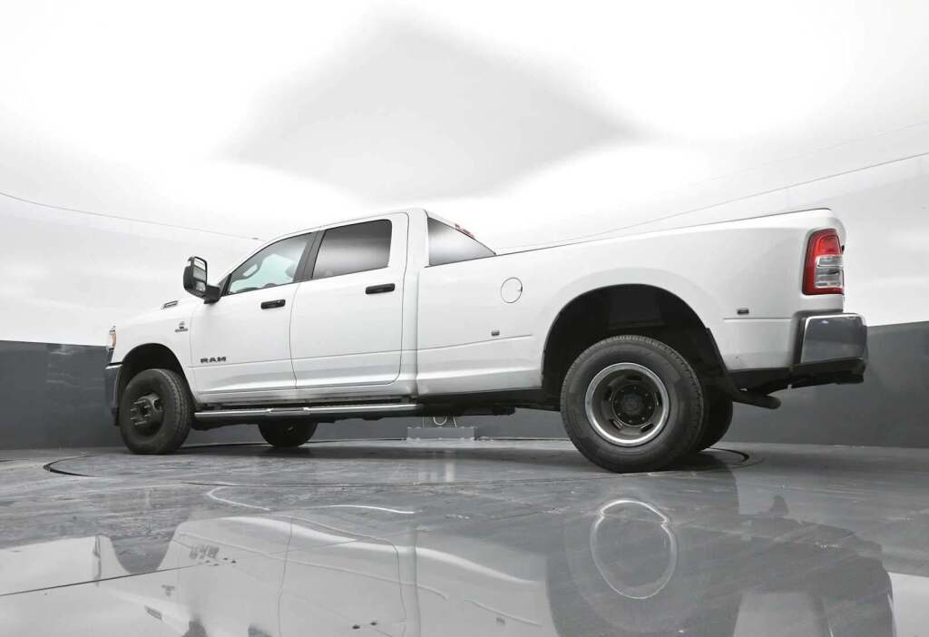 2024 Ram 3500 Big Horn Crew Cab 4x4 8' Box