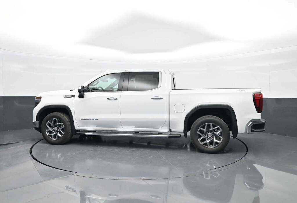 2026 GMC Sierra 1500 Crew Cab, Short Bed, SLT, 4WD