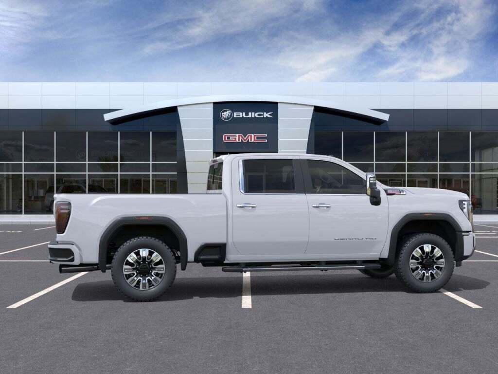 2025 GMC Sierra 2500HD 4WD Crew Cab Standard Bed Denali