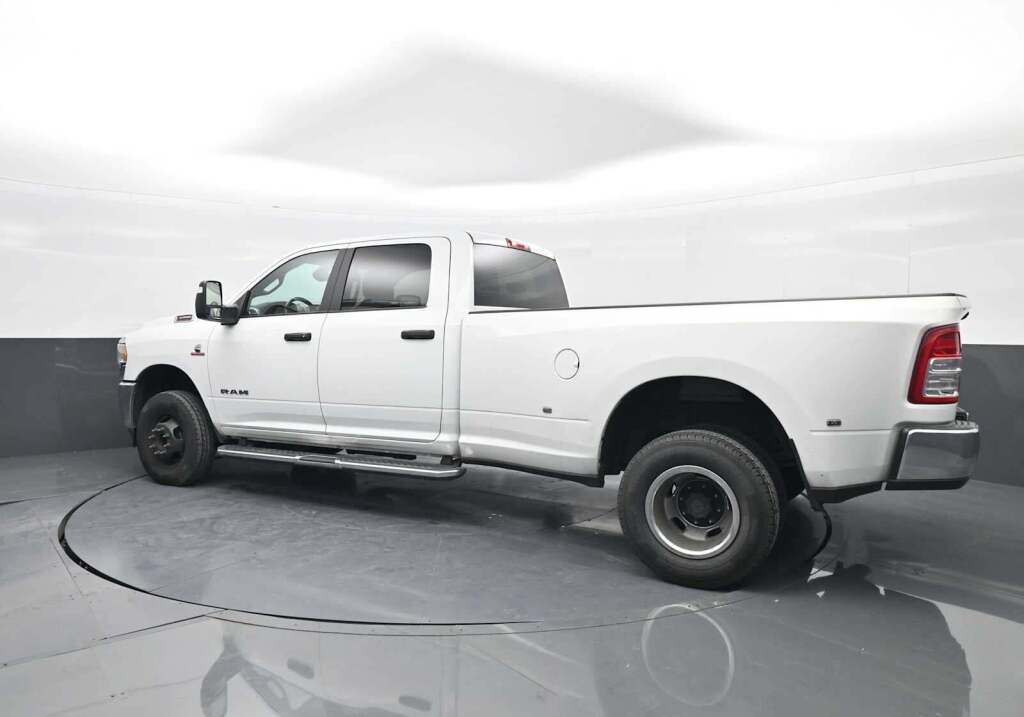 2024 Ram 3500 Big Horn Crew Cab 4x4 8' Box
