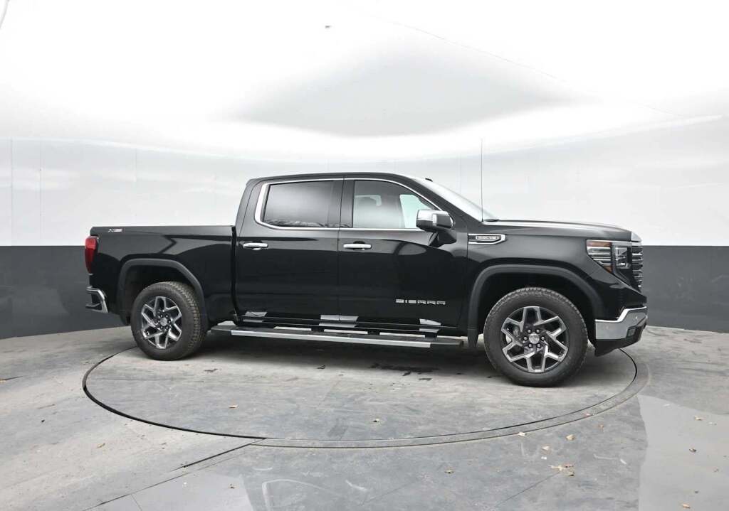2026 GMC Sierra 1500 Crew Cab, Short Bed, SLT, 4WD