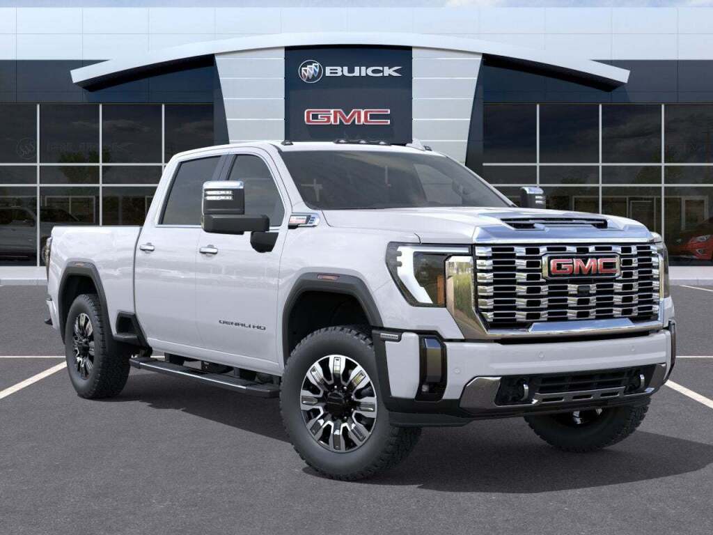 2025 GMC Sierra 2500HD 4WD Crew Cab Standard Bed Denali