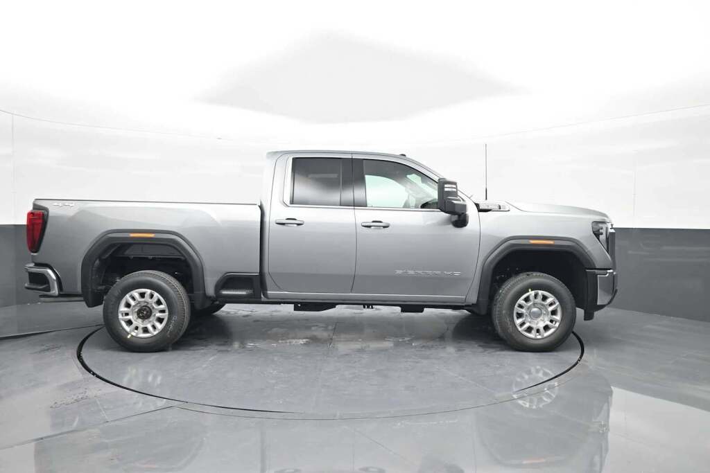 2026 GMC Sierra 2500HD Double Cab, Standard Bed, SLE, RWD