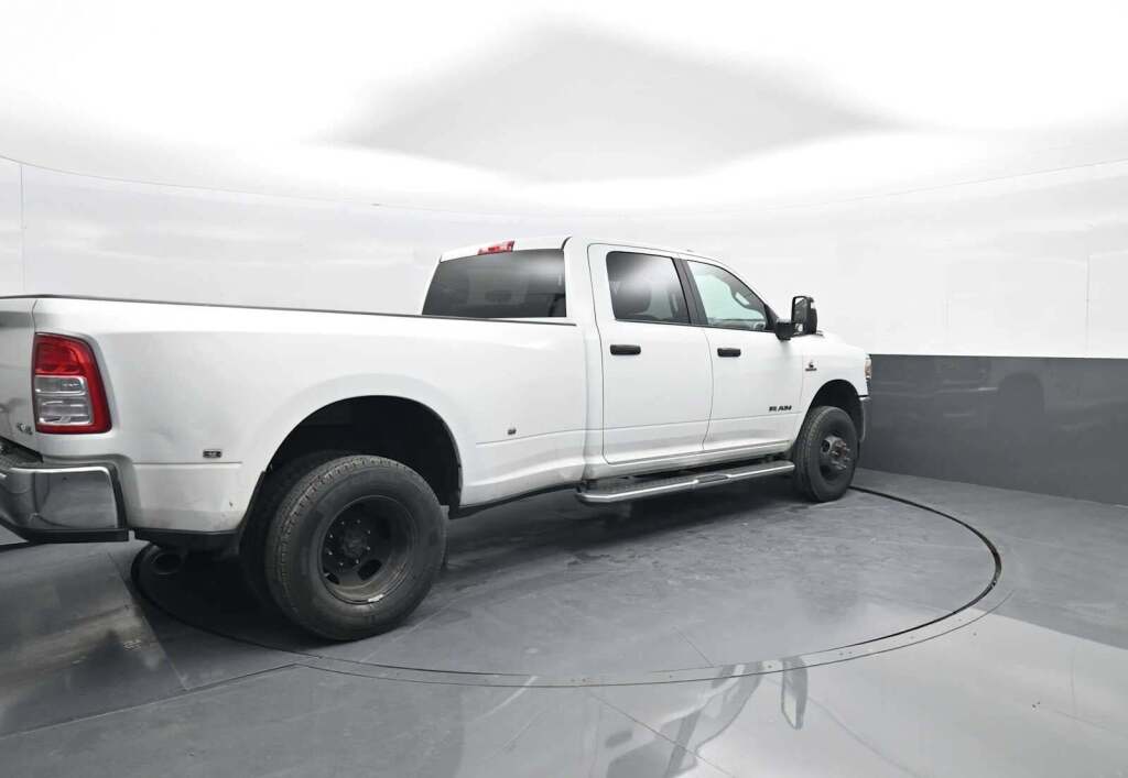 2024 Ram 3500 Big Horn Crew Cab 4x4 8' Box