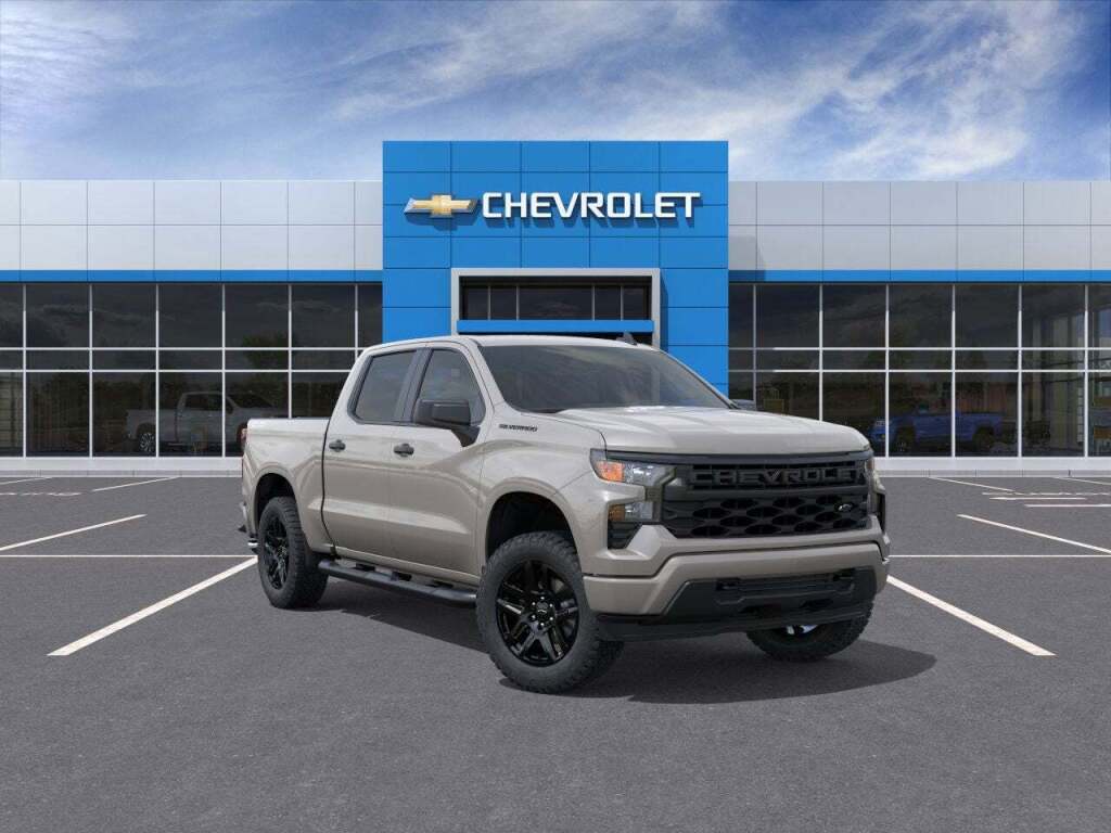 2026 Chevrolet Silverado 1500 4WD Crew Cab Standard Bed Custom