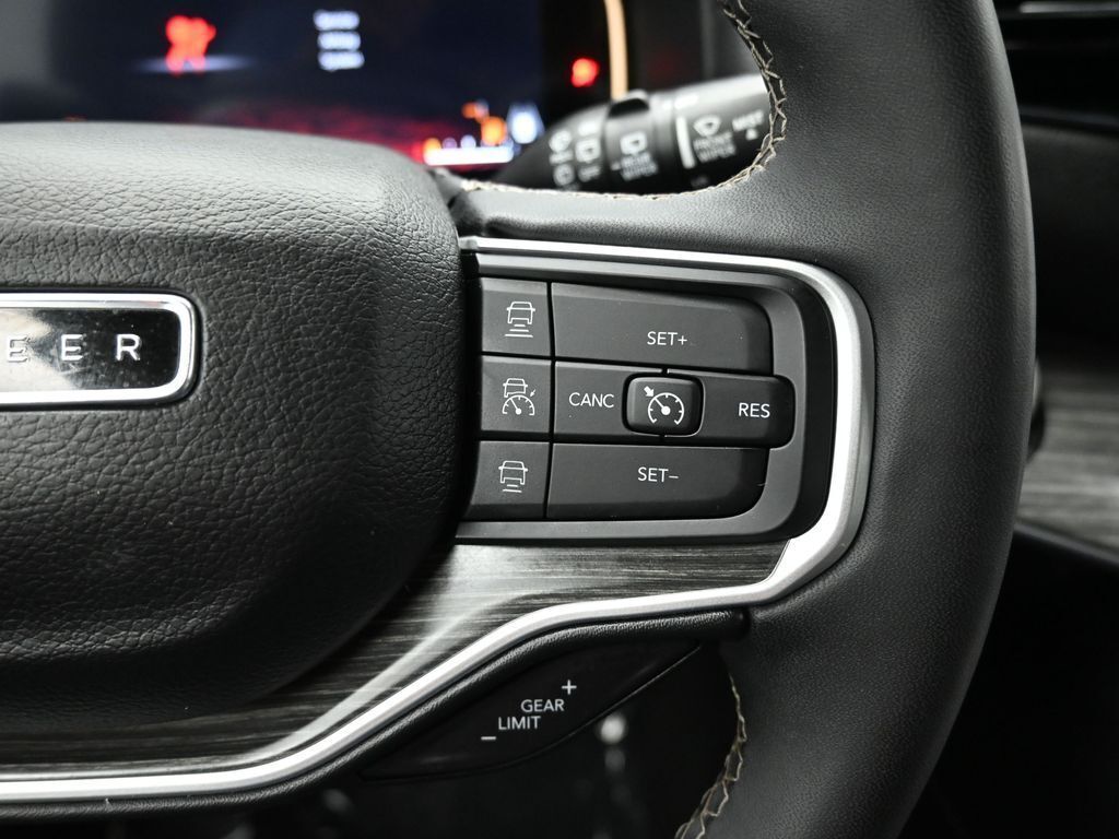 2023 Jeep Wagoneer L Series III 4x4